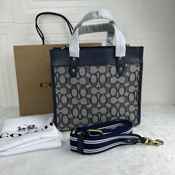 NWT COACH Field Tote 22 In Signature Jacquard - Picture 1 of 12
